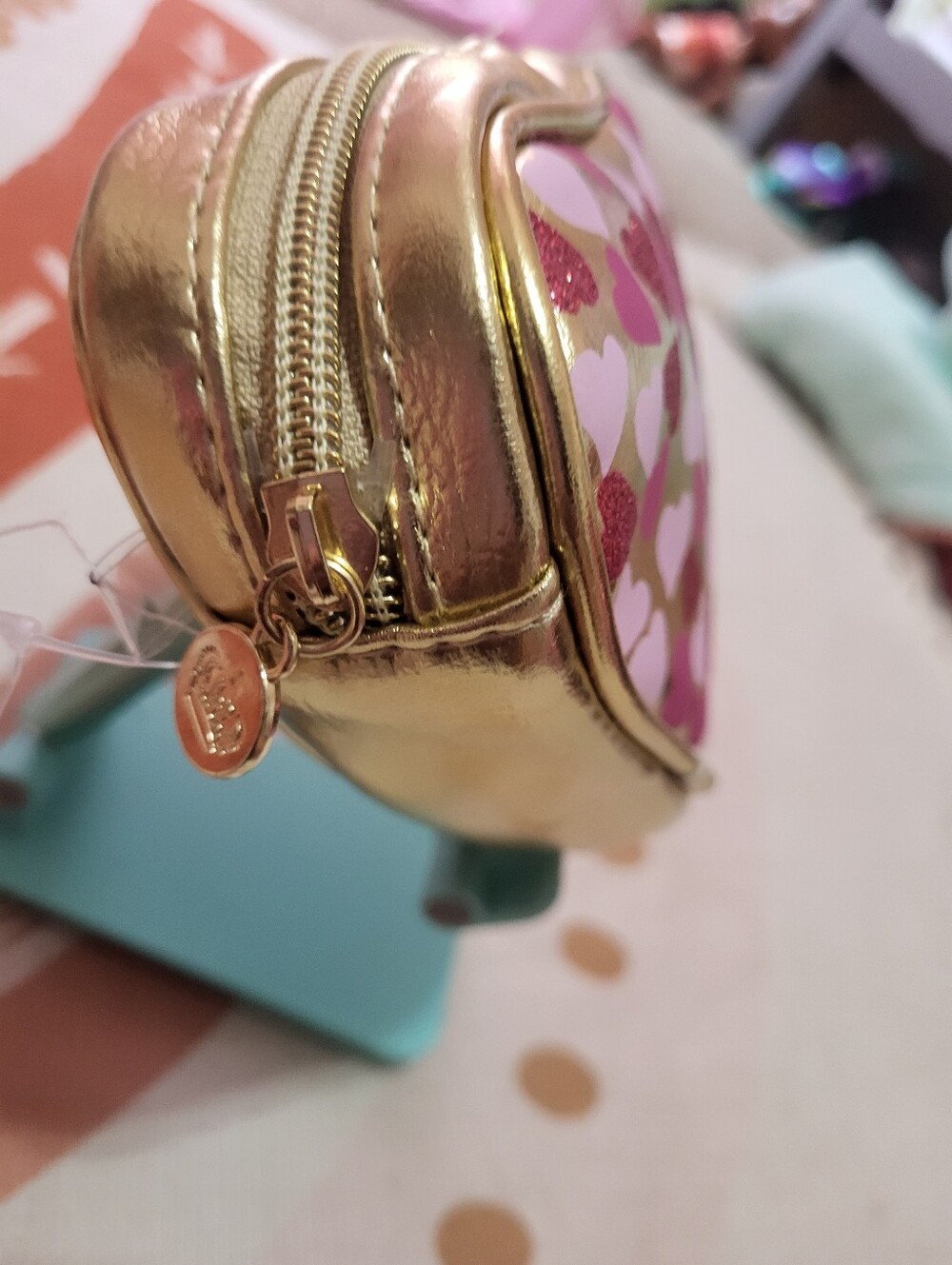 Juicy Couture Gold Heart Cosmetic Pouch with Pink & Fuchsia Hearts - Picture 5 of 5
